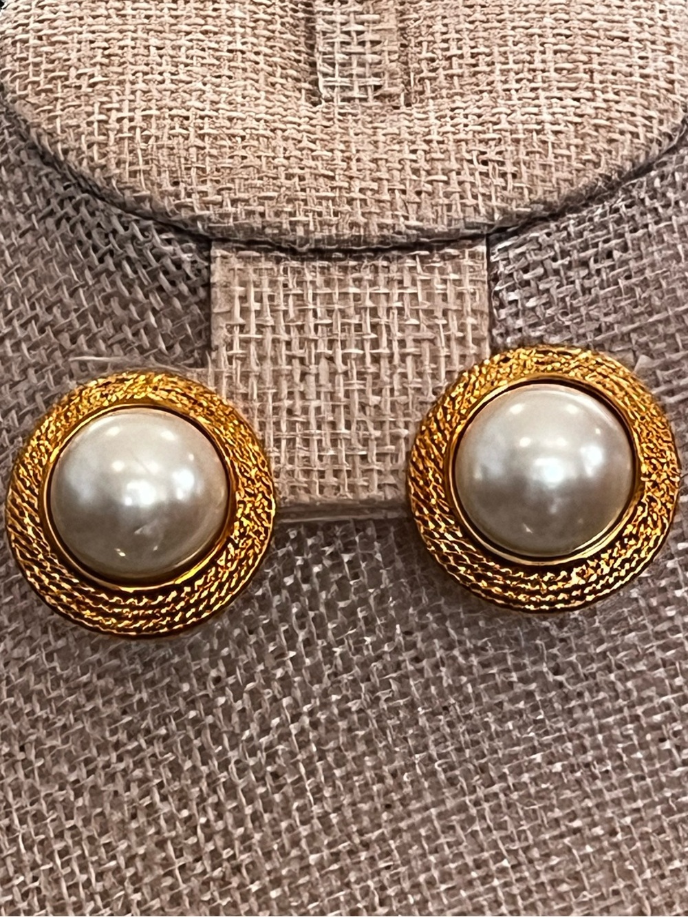 80s 90s Gold-Tone Pearl Button Earrings - Classic Women's Jewelry